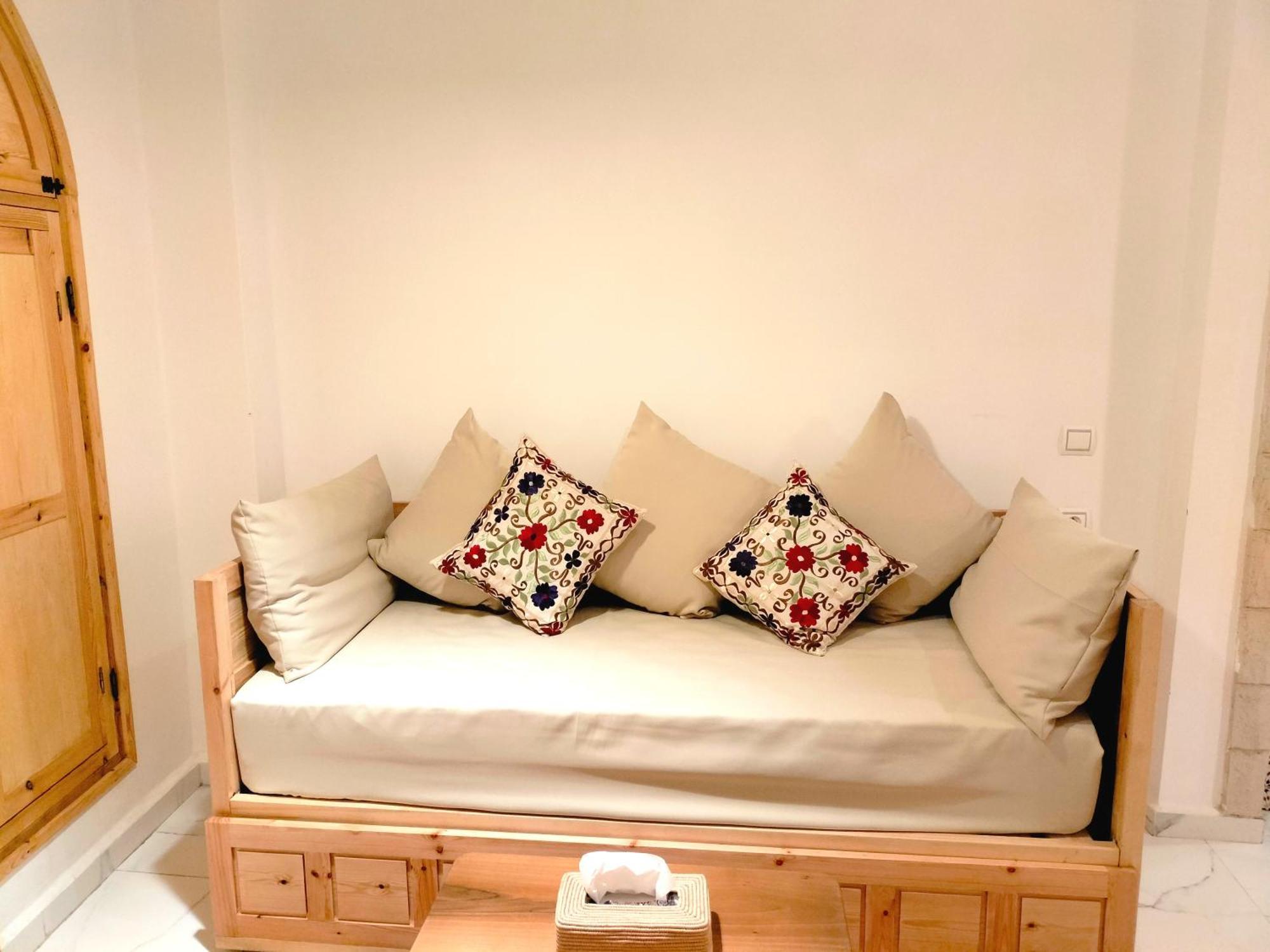Riad Al Manara Есувейра Екстериор снимка